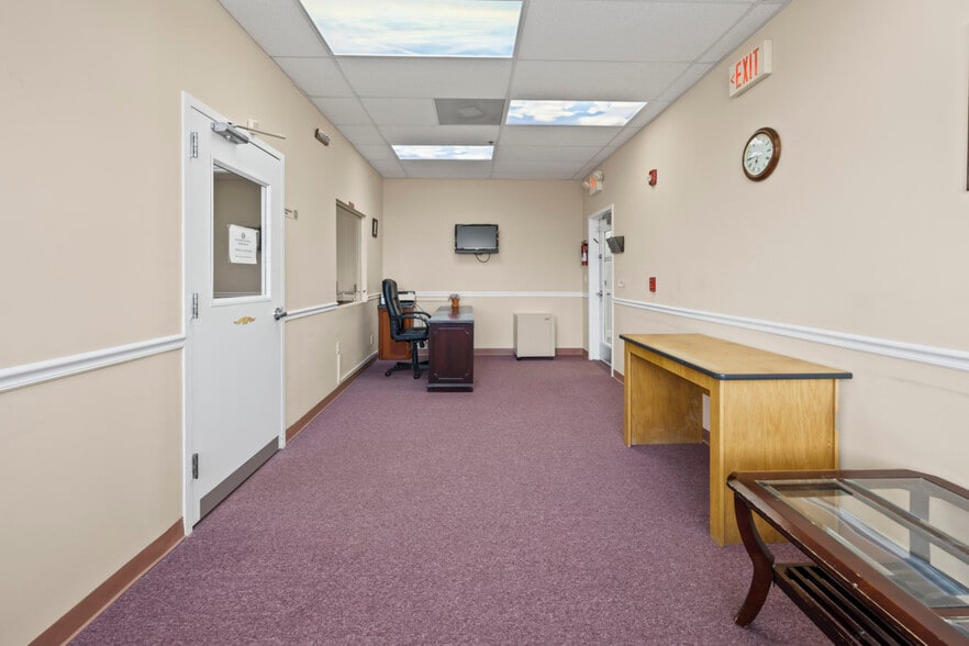 More Photos Of 1374 Whitehorse Hamilton Square Rd, Hamilton Office For Sale