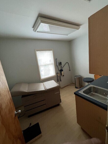 More Photos Of 189-04 Union Tpke, Fresh Meadows Medical For Lease