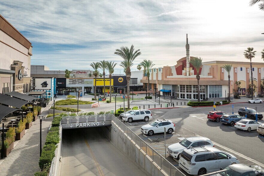 More Photos Of 9301 Tampa Ave, Northridge Unknown For Lease