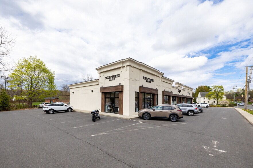 More Photos Of 474 N Main St, Southington Storefront For Lease