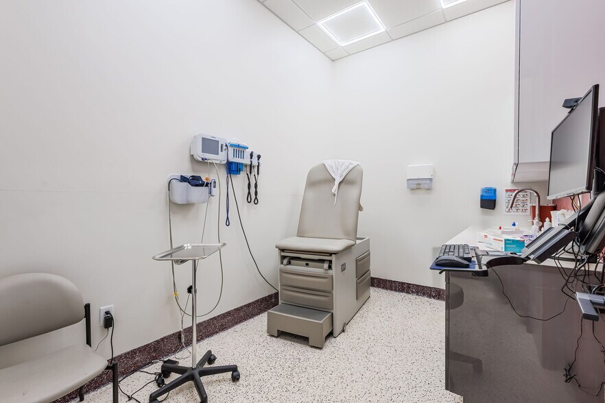 More Photos Of 2 Suffern Ln, Garnerville General Retail For Lease