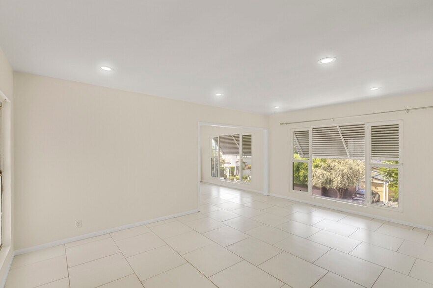 More Photos Of 900 N Orange Grove Ave, West Hollywood Apartments For Sale