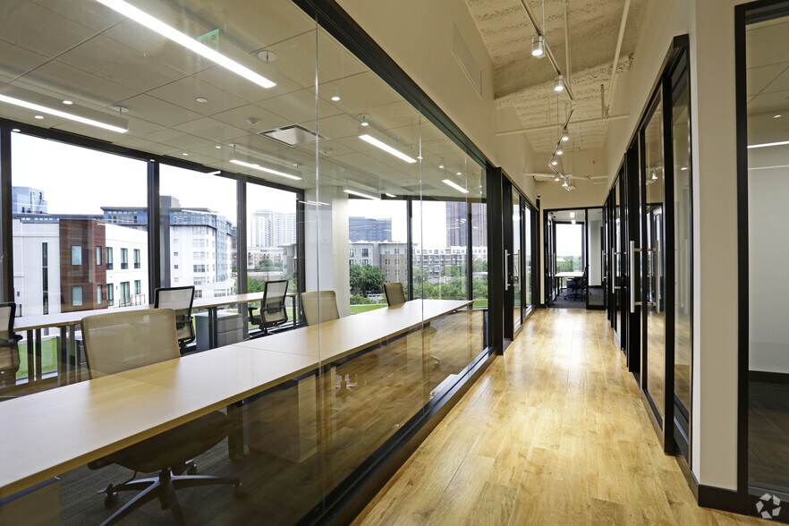 More Photos Of 3232 McKinney Ave, Dallas Office For Lease