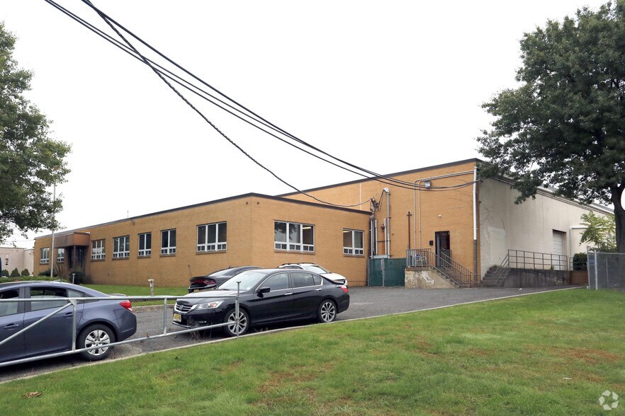 More Photos Of 160 E Essex Ave, Avenel Warehouse For Lease