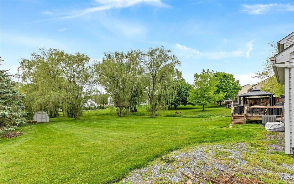 More Photos Of 585 Westbrooke Dr, Elizabethtown Specialty For Sale