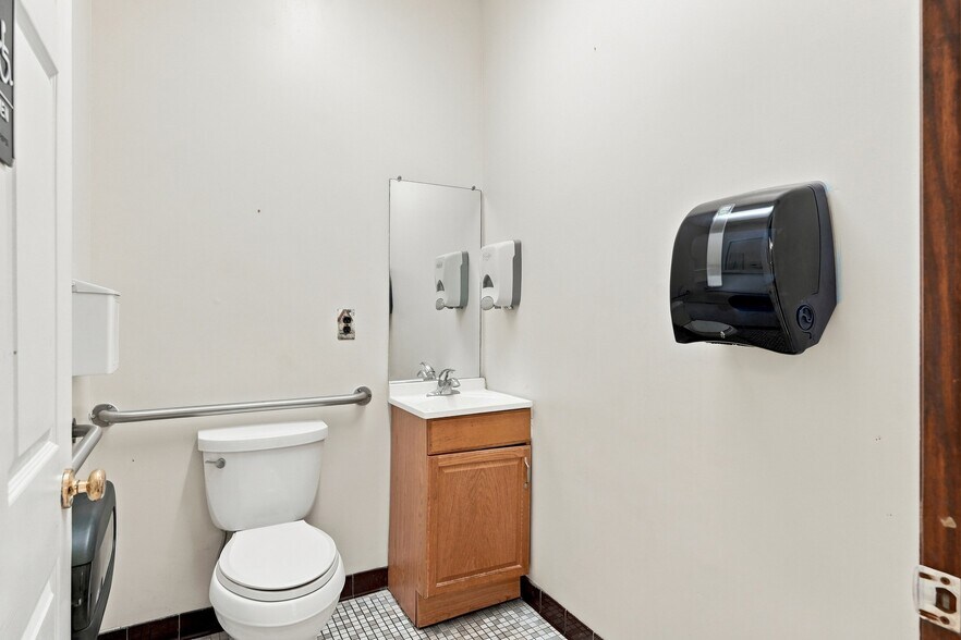 More Photos Of 12305 Beech Daly Rd, Taylor Flex For Sale