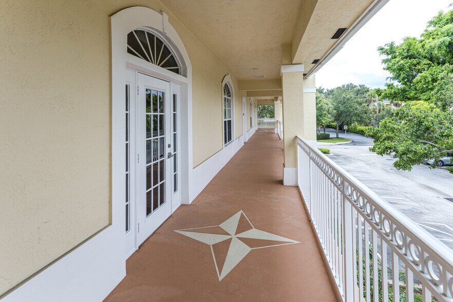 More Photos Of 100 Village Square Crossings, Palm Beach Gardens Medical For Lease