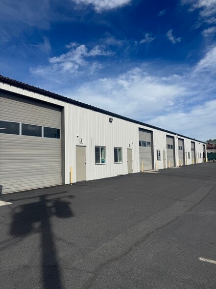 Primary Photo Of 1420 NE 1st St, Bend Warehouse For Lease