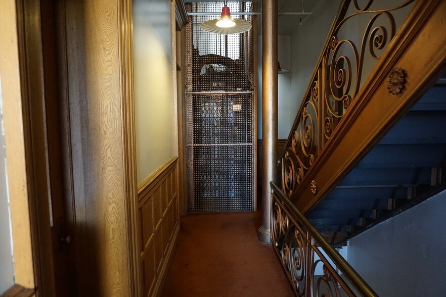 More Photos Of 119-121 E Water St, Syracuse Office Residential For Lease