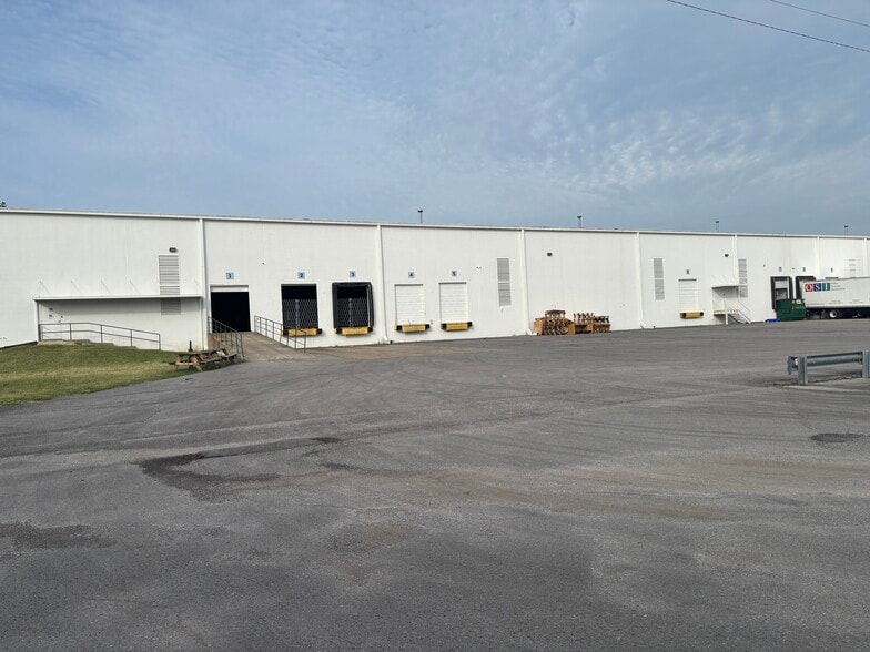 More Photos Of 1260-1270 Heil Quaker Blvd, La Vergne Distribution For Lease