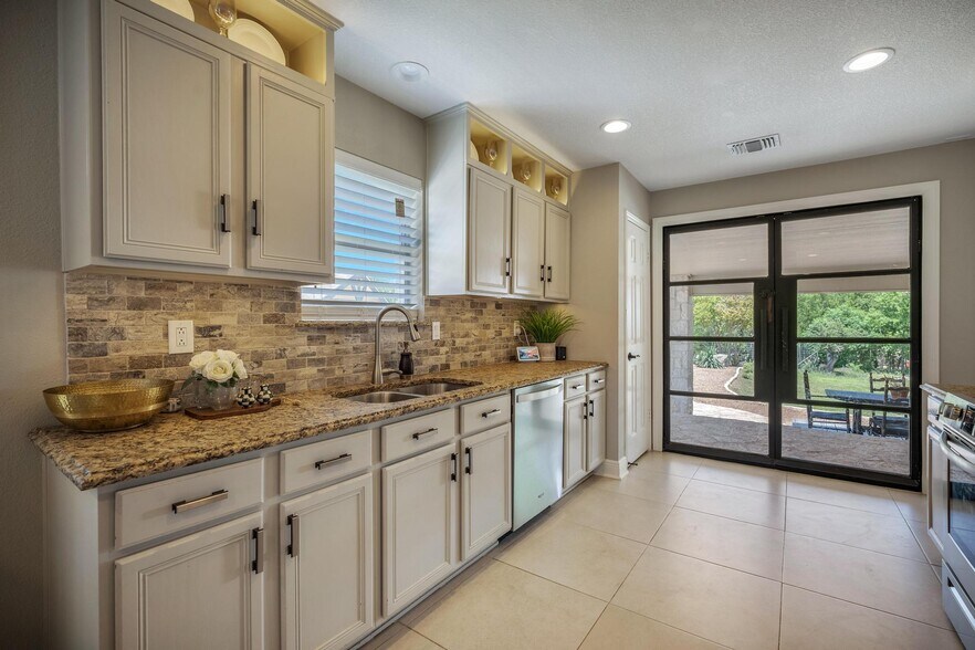 More Photos Of 6 US Highway 87, Comfort Office For Sale