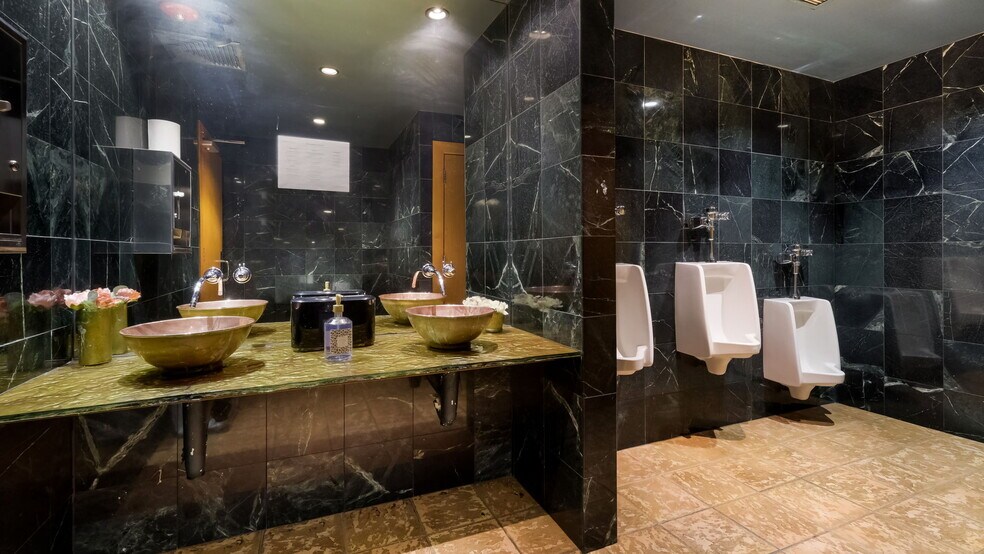 More Photos Of 1373 Easton Rd, Warrington Restaurant For Sale