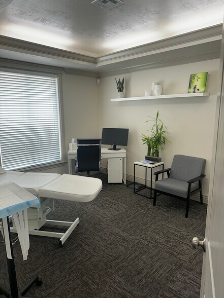 More Photos Of 11576 S State St, Draper Medical For Lease