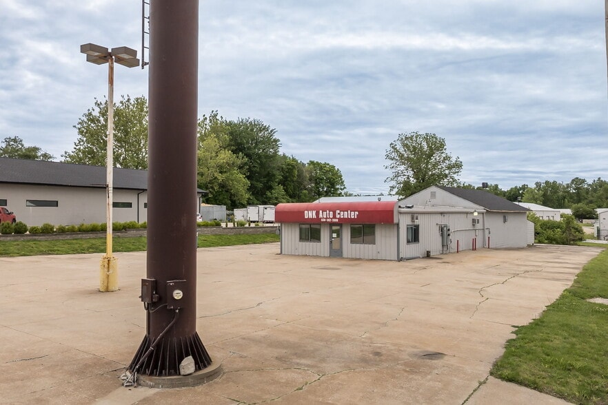 More Photos Of 4516 S St Peters Pky, Saint Charles Auto Dealership For Sale