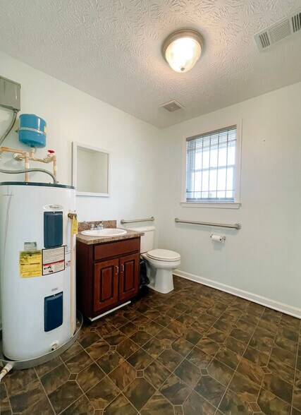 More Photos Of 5940 Hodges Dr, Columbus Office Residential For Sale