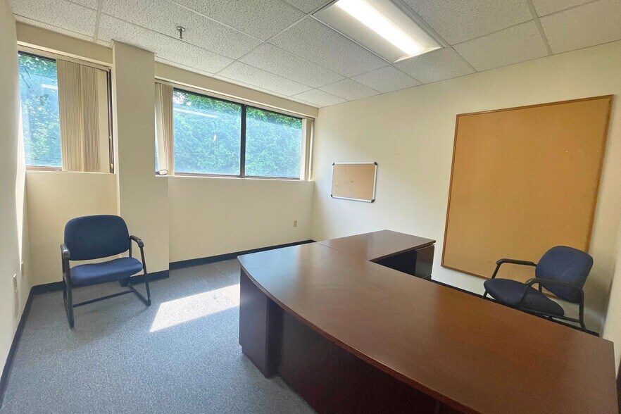 More Photos Of 135 Research Dr, Milford Warehouse For Lease