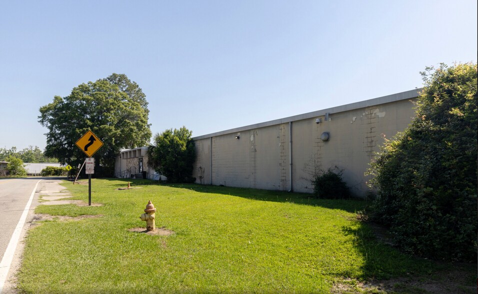 More Photos Of 42 Ross Rd, Savannah Warehouse For Sale