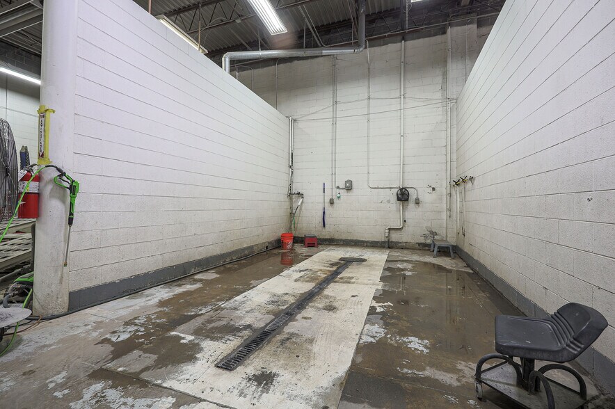 More Photos Of 2005-2007 W 103rd Ter, Leawood Service For Sale