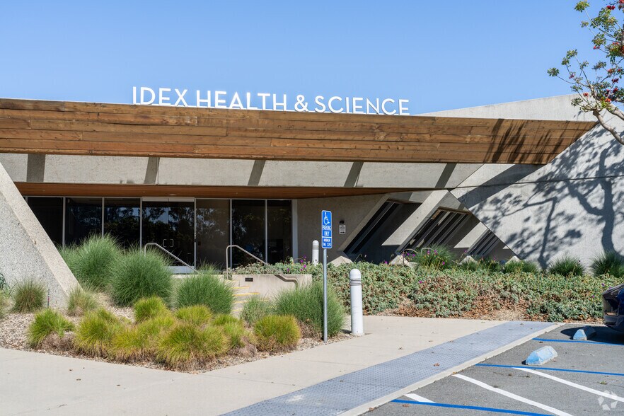 More Photos Of 2051 Palomar Airport Rd, Carlsbad Research And Development For Lease