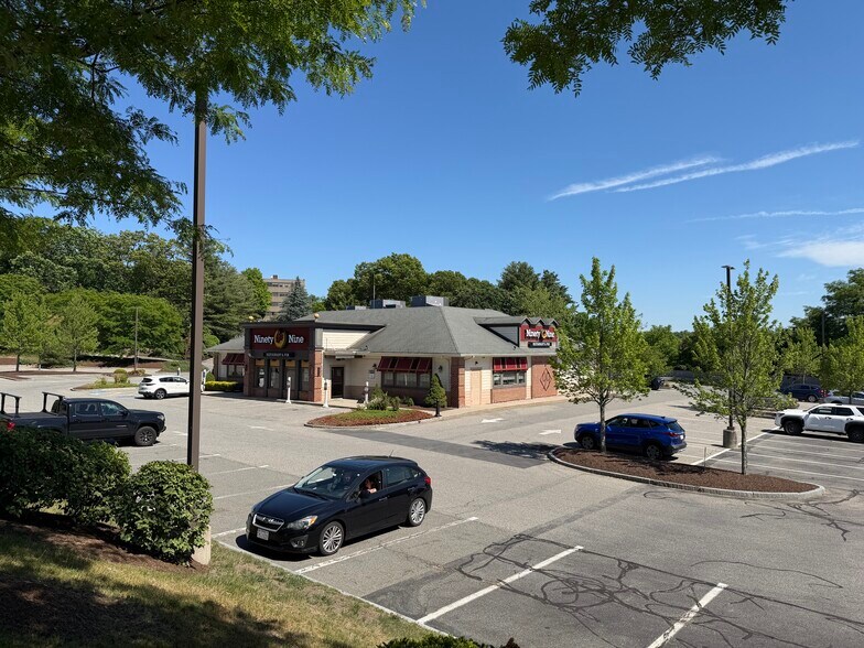 More Photos Of 42-44 W Boston Post Rd, Marlborough General Retail For Lease