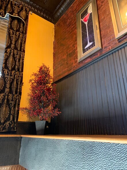 More Photos Of 307 N Broadway, Green Bay Restaurant For Sale