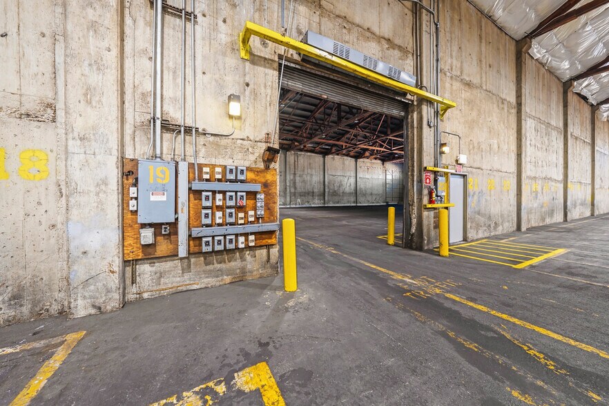 More Photos Of 715 S Grape St, Medford Warehouse For Sale