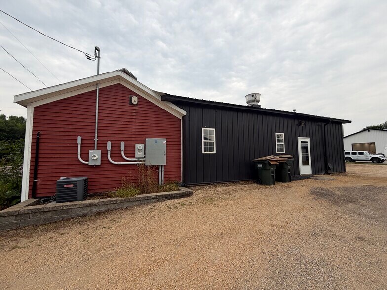 More Photos Of 410 MN-60 Hwy, Elysian Storefront For Sale