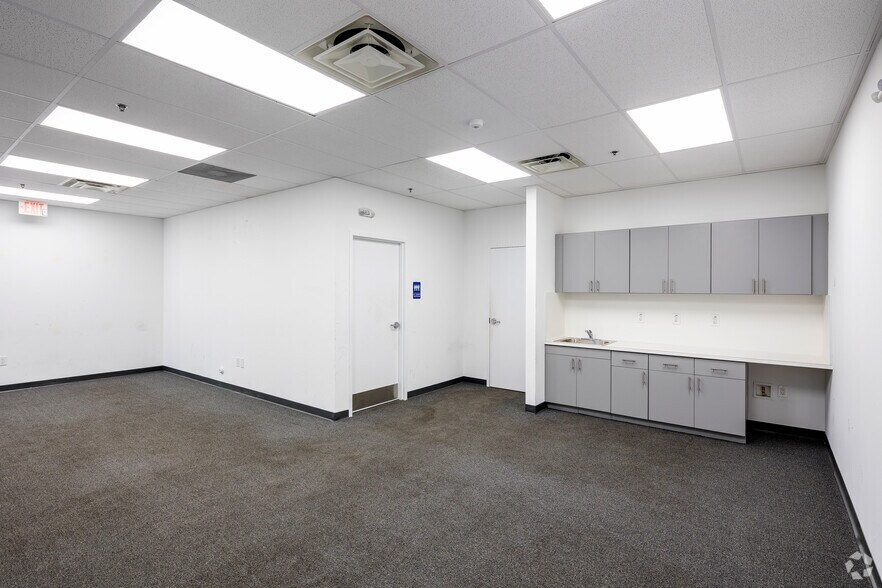 More Photos Of 3042 NW 73rd St, Miami Distribution For Lease