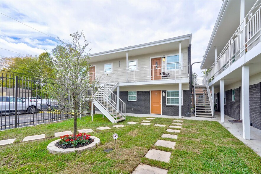 More Photos Of 1824 Thonig Rd, Houston Apartments For Sale