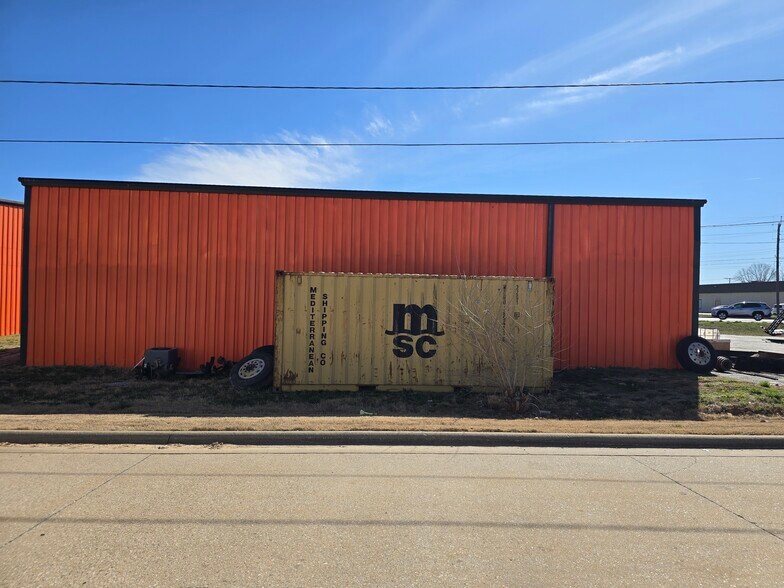 More Photos Of 2600 NE Hudson Rd, Rogers Warehouse For Sale