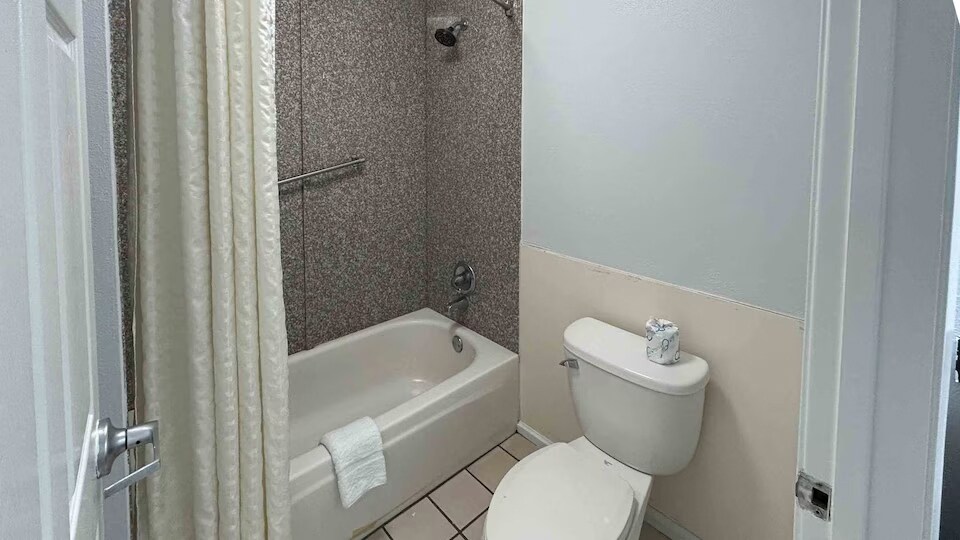 More Photos Of 125 Rushing Rd W, Denham Springs Hotel For Sale