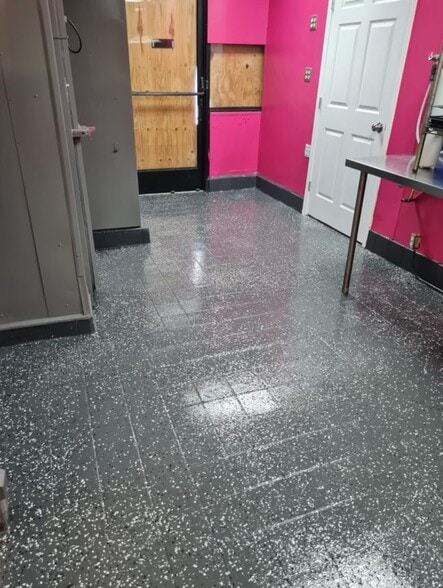 More Photos Of 2423 Commercial Ave, San Antonio Fast Food For Lease