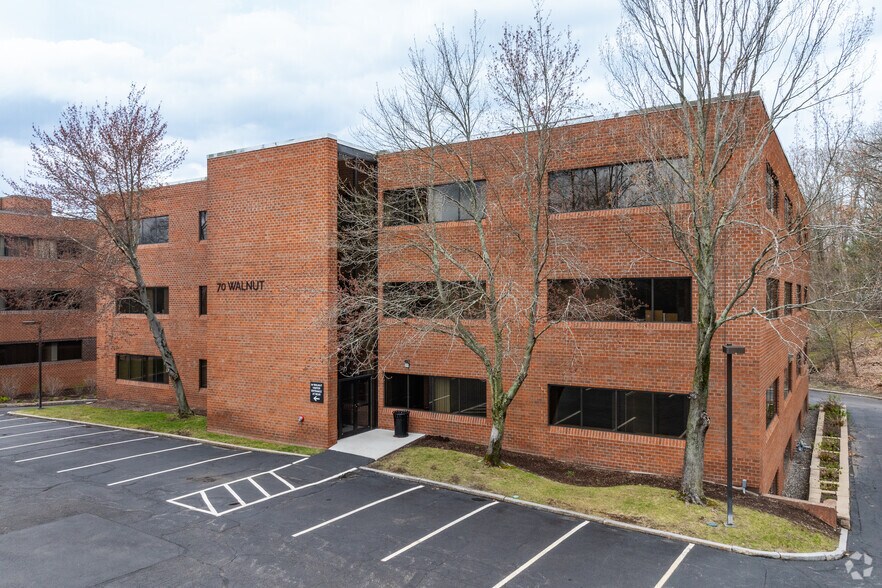 More Photos Of 70 Walnut St, Wellesley Office For Lease