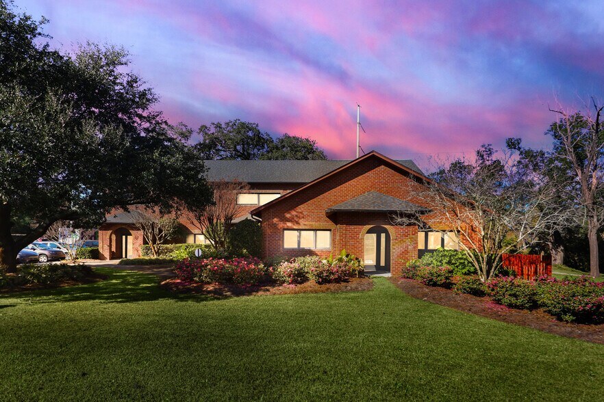 Primary Photo Of 6317 Oleander Dr, Wilmington Office Residential For Lease