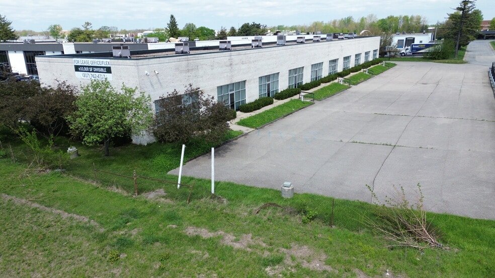 More Photos Of 9507-9510 Ross Ln, Indianapolis Office For Lease