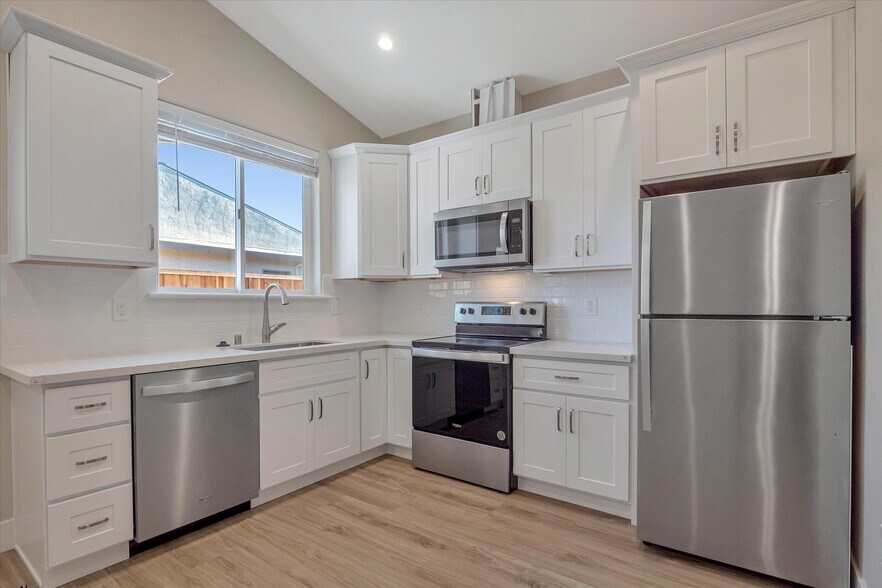 More Photos Of 555 N I St, Livermore Multifamily For Sale