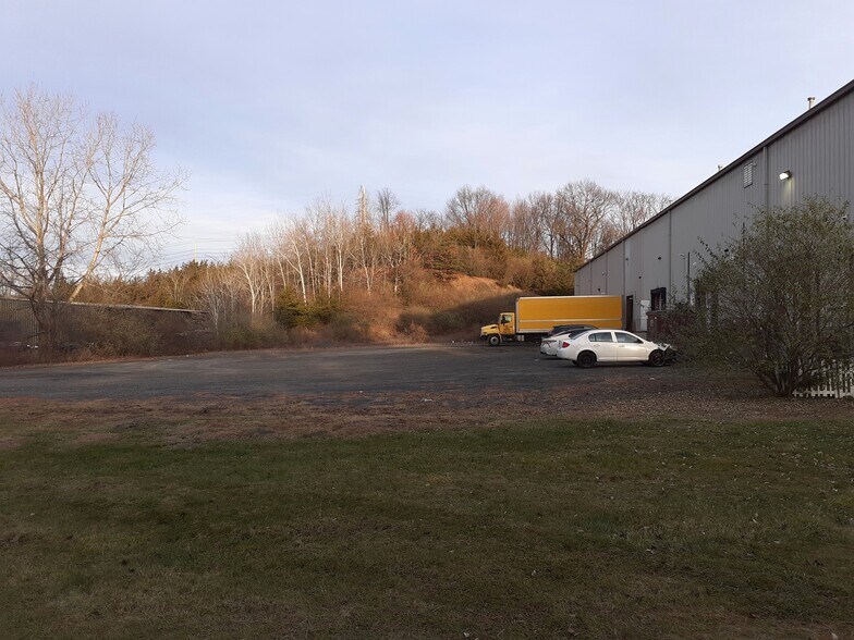 More Photos Of 31 Elkay Dr, Chester Manufacturing For Lease