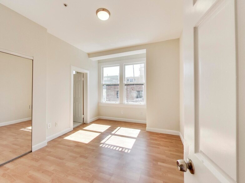 More Photos Of 139 8th St, San Francisco Apartments For Sale