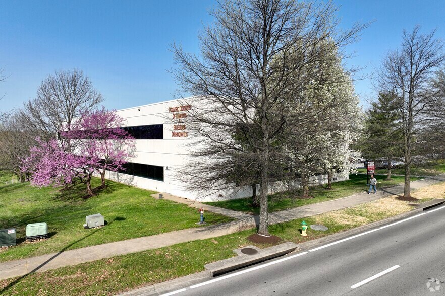 More Photos Of 2517 Sir Barton Way, Lexington Office For Lease
