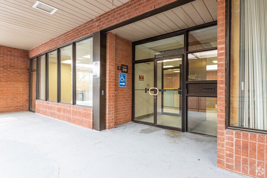 More Photos Of 1140 Burnhamthorpe Rd W, Mississauga Storefront Retail Office For Lease