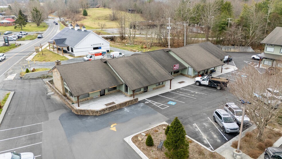 More Photos Of 110 High Country Sq, Banner Elk General Retail For Lease