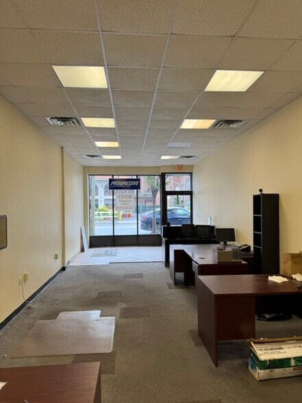 More Photos Of 84 N Franklin St, Hempstead General Retail For Lease