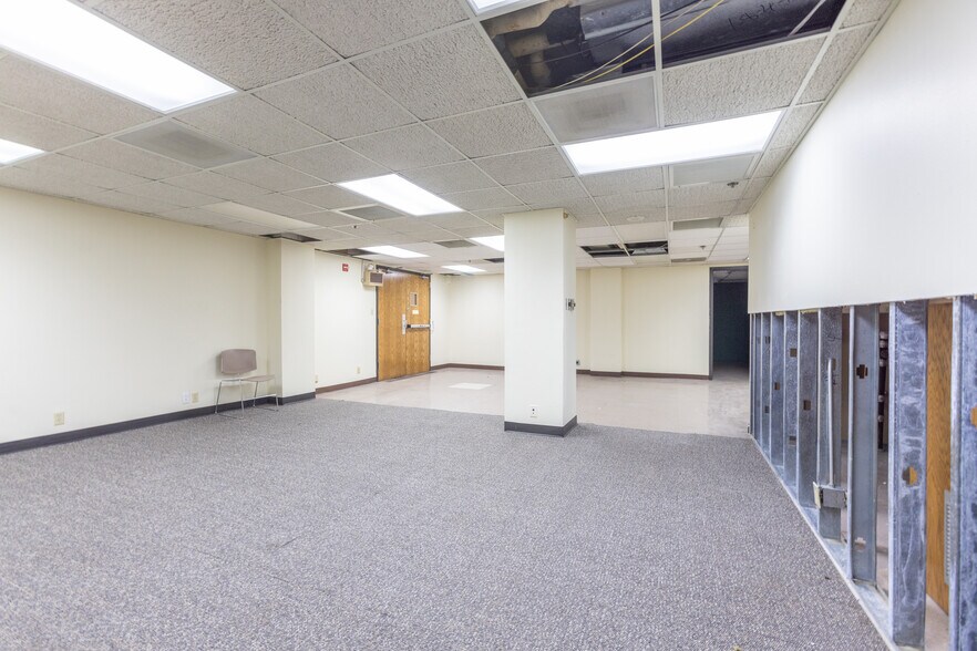 More Photos Of 301 Cypress St, Abilene Office For Sale
