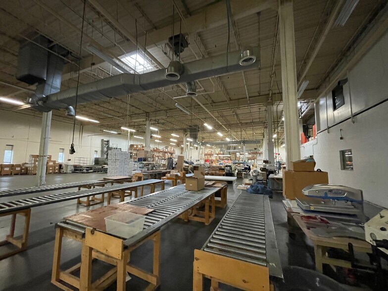 More Photos Of 60 Pulpit Rock Rd, Pelham Manufacturing For Lease