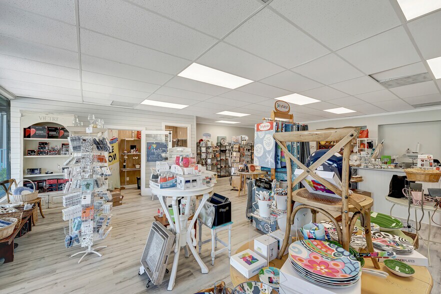 More Photos Of 23 Royal Palm Pointe, Vero Beach Restaurant For Sale