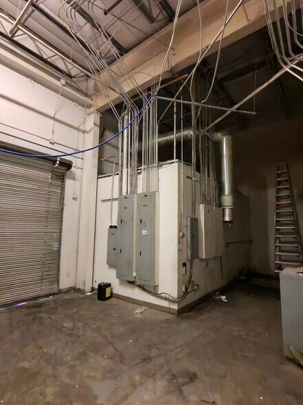 More Photos Of 5525 Johns Rd, Tampa Light Distribution For Lease