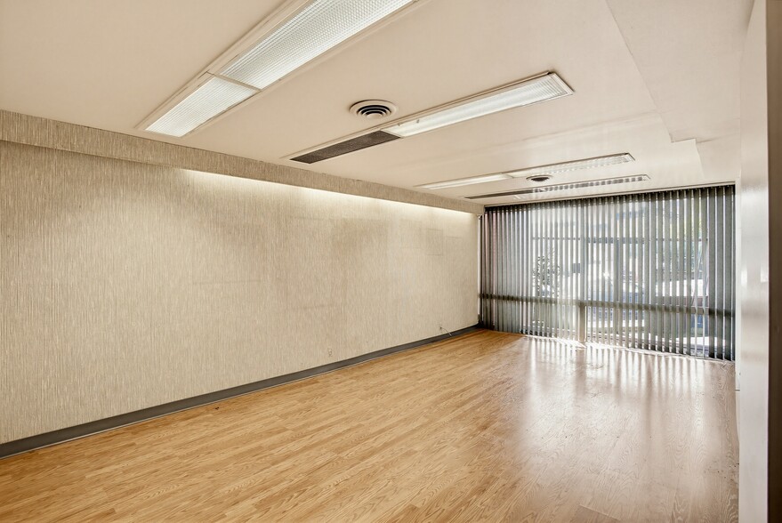 More Photos Of 14 W Saratoga St, Baltimore Office For Sale