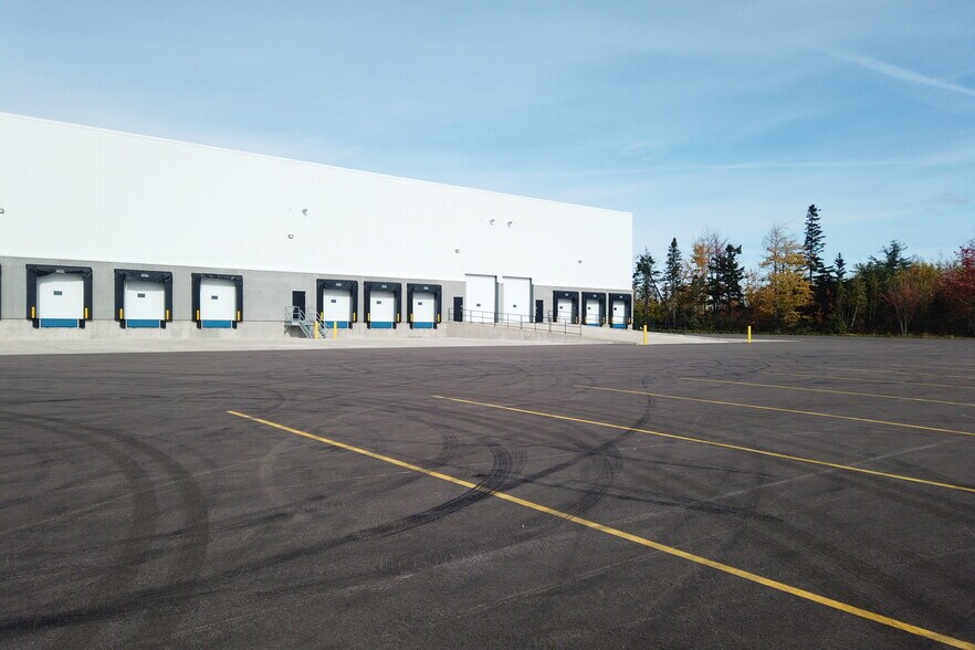 More Photos Of 1275 De L'aviation Av, Dieppe Industrial For Sale