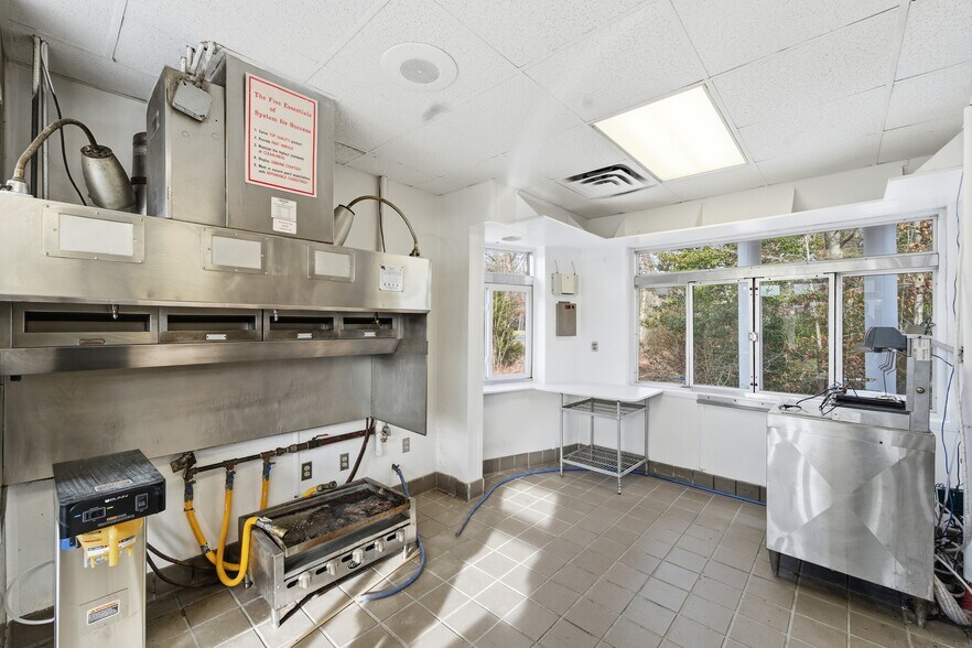 More Photos Of 5079 James Madison Pky, King George Fast Food For Sale