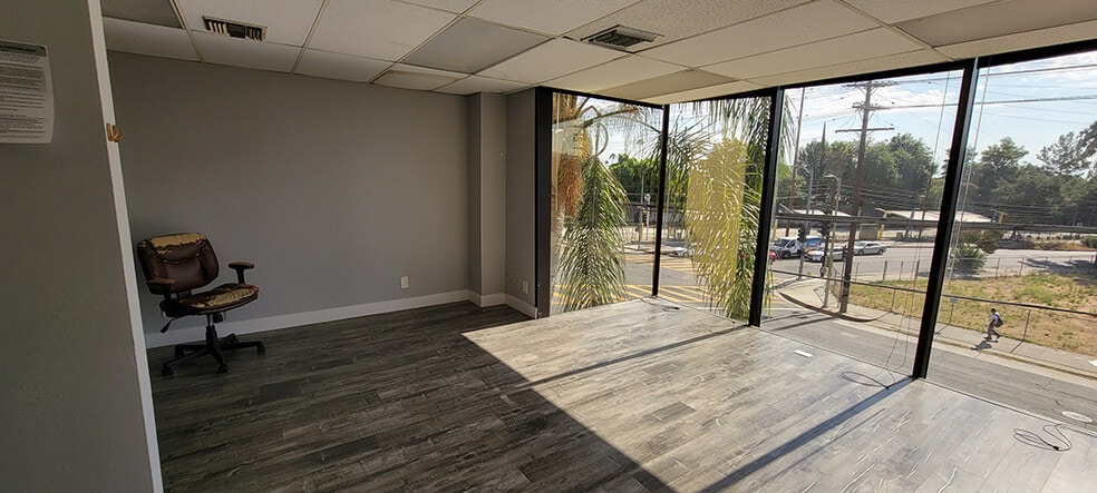 More Photos Of 6047 Tampa Ave, Tarzana Office For Lease